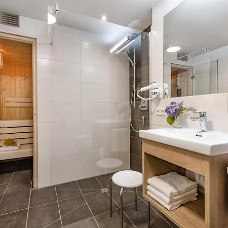 Apartman Stunning In With Sauna, 2 Bedrooms And Wifi *